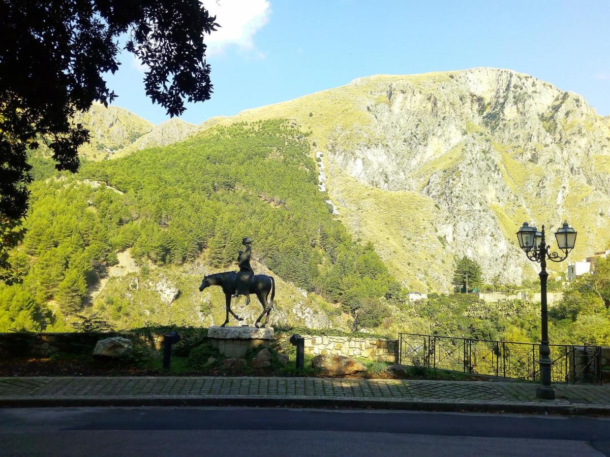 Casa Vacanze Scuro - Isnello Villa Kültér fotó